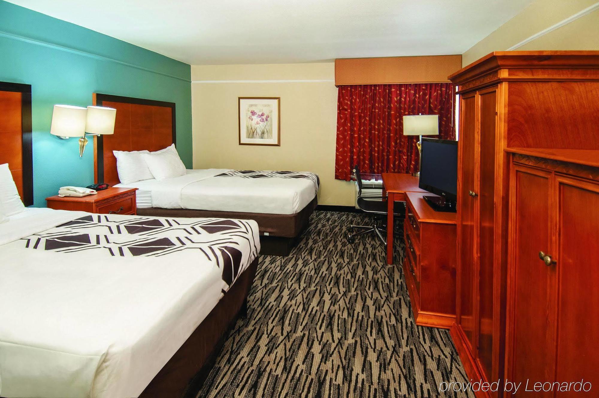 La Quinta Inn By Wyndham San Antonio Brooks City Base Exterior photo