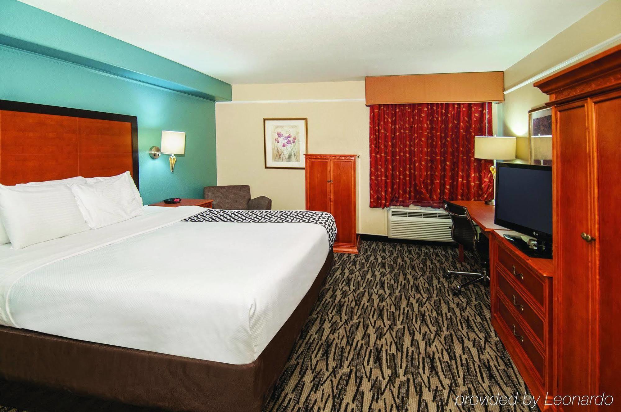 La Quinta Inn By Wyndham San Antonio Brooks City Base Exterior photo