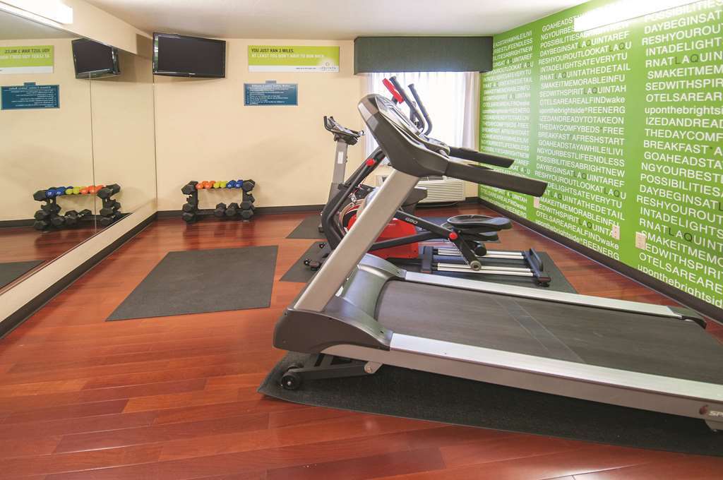 La Quinta Inn By Wyndham San Antonio Brooks City Base Facilities photo